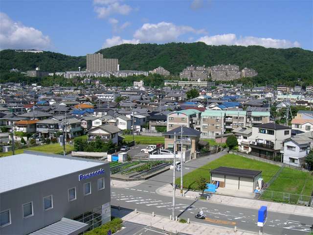 箕面の山際に広がる『如意谷』周辺。南斜面地です。