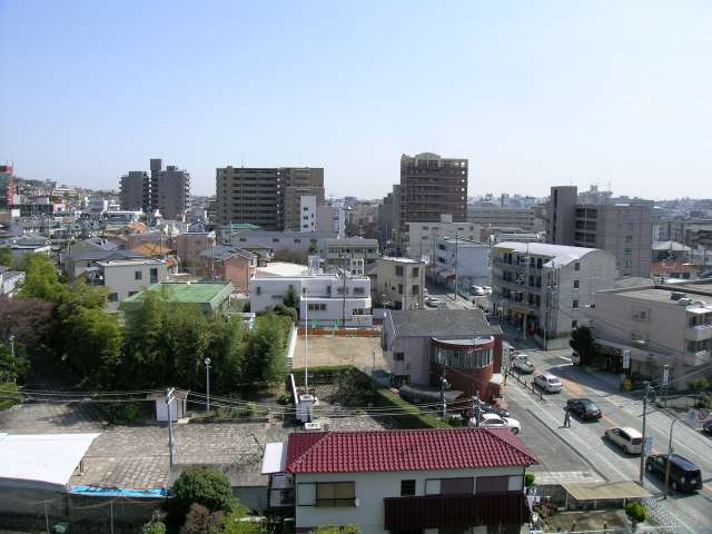 商業施設が多く建ち並ぶ箕面駅前周辺