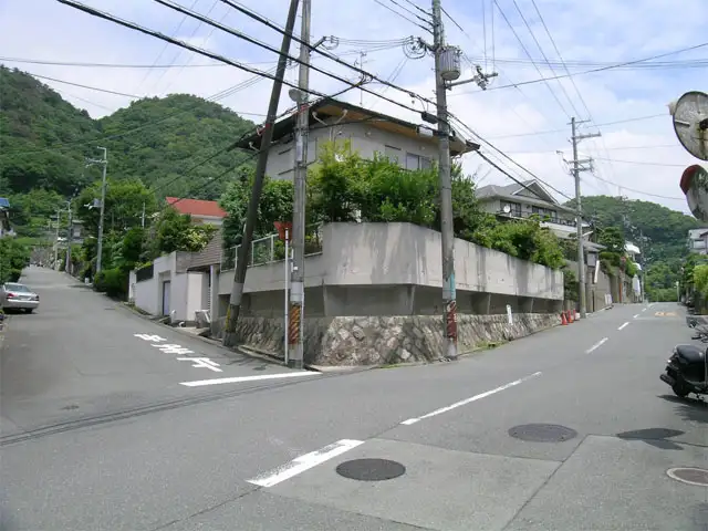 区画が整ったおり、一部を除き道幅はゆったりとしています。