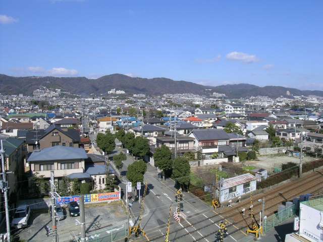 『半町2丁目』周辺。一戸建てが中心に建ち並ぶ住宅地です。