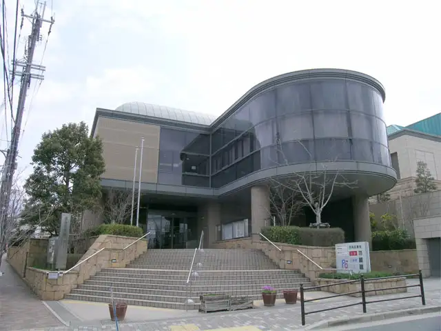 くつろいだ雰囲気の中、読書が楽しめる『西南図書館』