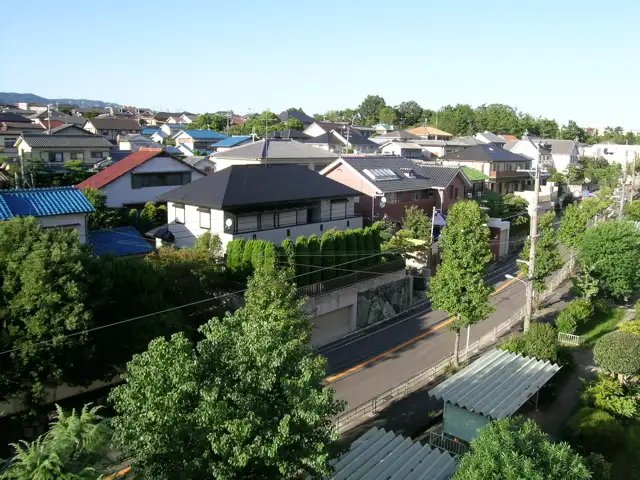 敷地面積100坪を超える区画も多く、趣向を凝らした邸宅が建ち並んでいます。