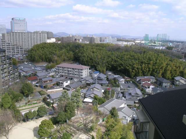 ニュータウン開発されておらず、竹林や田畑、古い町並みも残っています。