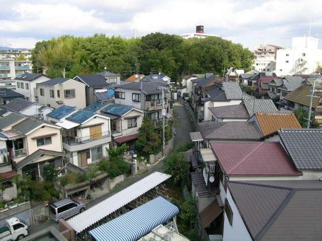 一部道幅が狭く、入り組んでいますが、緑が多く、静かな住宅地です。