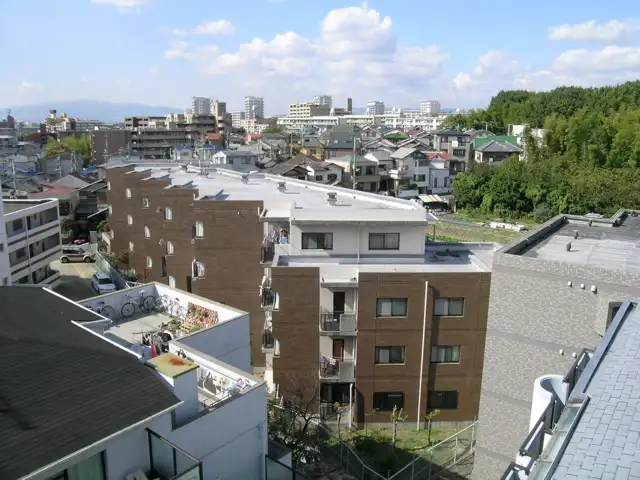 周囲には田圃、畑、竹林も残っています。