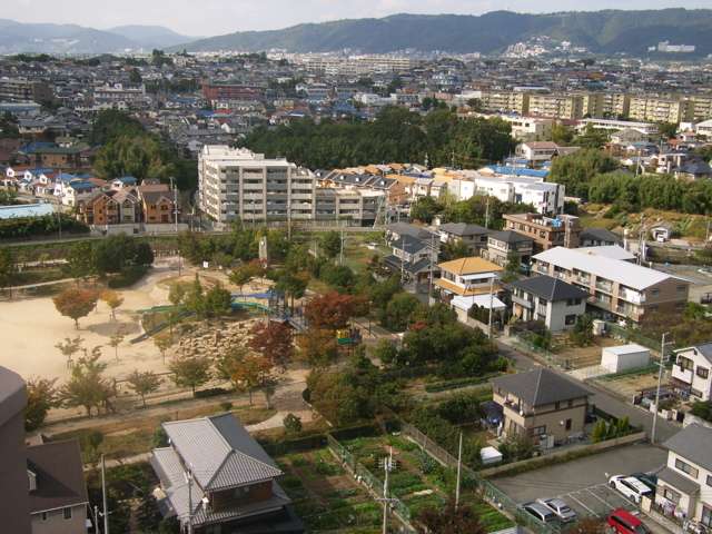 手前は『向丘』、川を挟んで奥が『春日町』、『永楽荘』周辺。