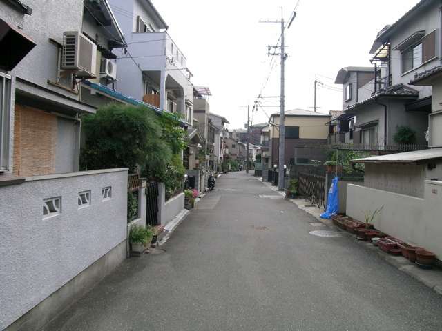 道が入り組んだ場所が多くあり、車の通行はちょっとたいへんです。