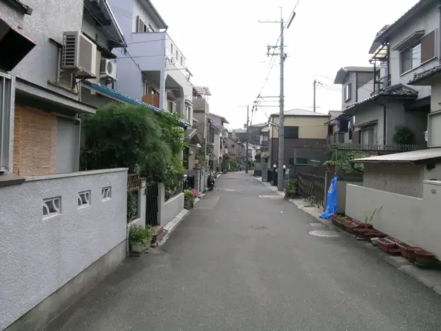 道が入り組んだ場所が多くあり、車の通行はちょっとたいへんです。