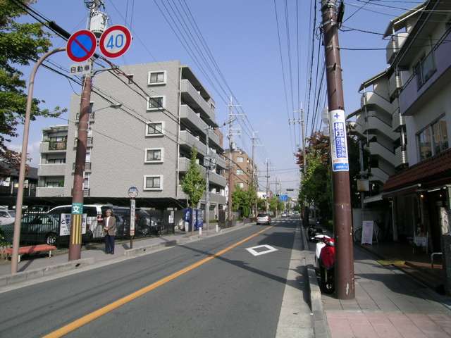歩道のある道が多く、歩行者にやさしい街です。