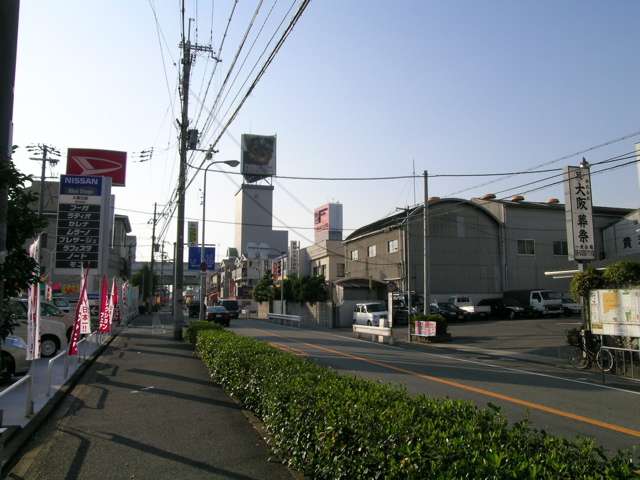 住宅の他、工場や倉庫が点在しています。