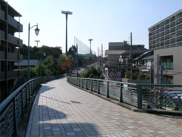 『緑のネットワーク』の一環として、歩道が整備された『竹谷町』周辺。