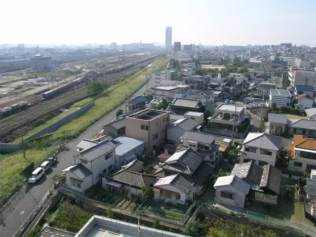 『岸部中』周辺。住宅の他、工場や倉庫も点在しています。