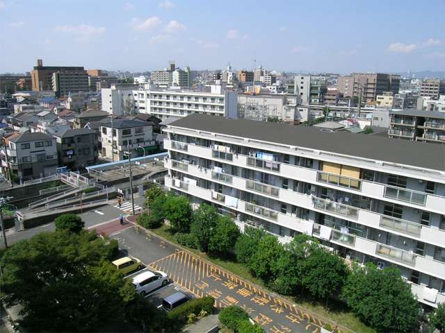 マンションが多く建ち並ぶ『南正雀』周辺。地勢は平坦で、阪急とJRの2駅が徒歩圏内です。