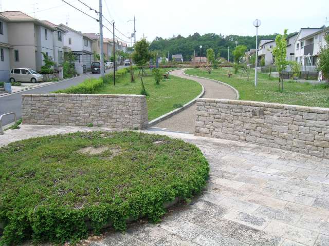 『つつじが丘4丁目』にある『らんらん公園』