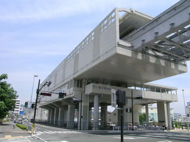 大阪モノレール『豊川』駅。比較的新しい駅で、北側約130mの場所を国道171号線が走っています。