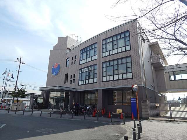 『庄栄図書館』は、阪急京都線『総持寺』駅から300mほど西方向に進んだところにあります。