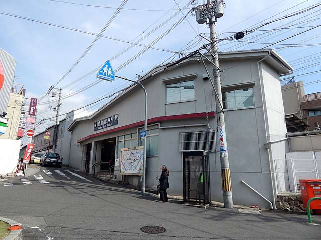阪急『総持寺』駅。周辺は、駅名になっている『総持寺』以外にも、いくつかの寺院が点在しており、落ち着いた雰囲気があります。