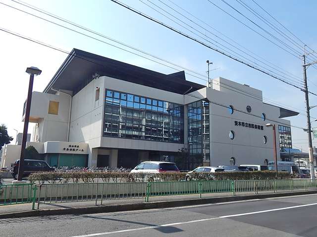 『市民体育館』は阪急「茨木市」駅徒歩約10分の場所にあります。体育室が5つあり、様々なスポーツに使用できます。