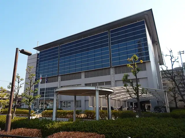 『東市民体育館』は、学園町にある市民体育館です。バスケットボールが楽しめるアリーナやリズム体操・卓球などに利用できる体育室、トレーニング室などがあります。