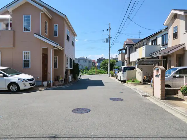 高槻市の西側に位置し、茨木市との市境にあるエリアです。市街化調整区域も多く、田畑が広がっているのどかな雰囲気。
