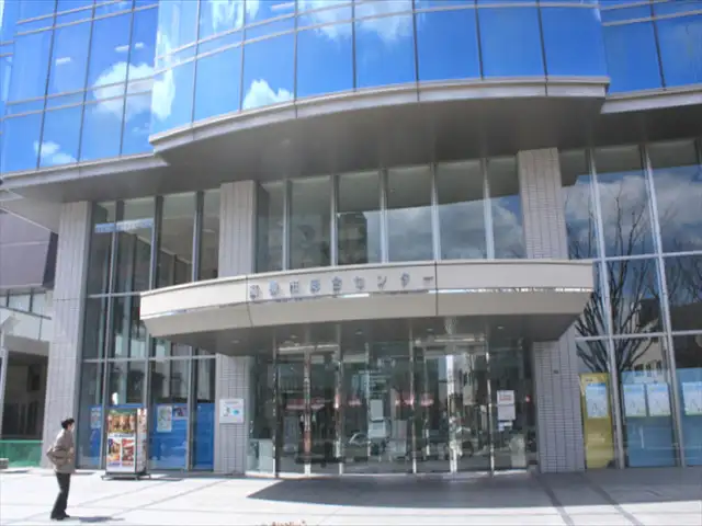 『高槻市立中央図書館』は、高槻市桃園町にある図書館です。