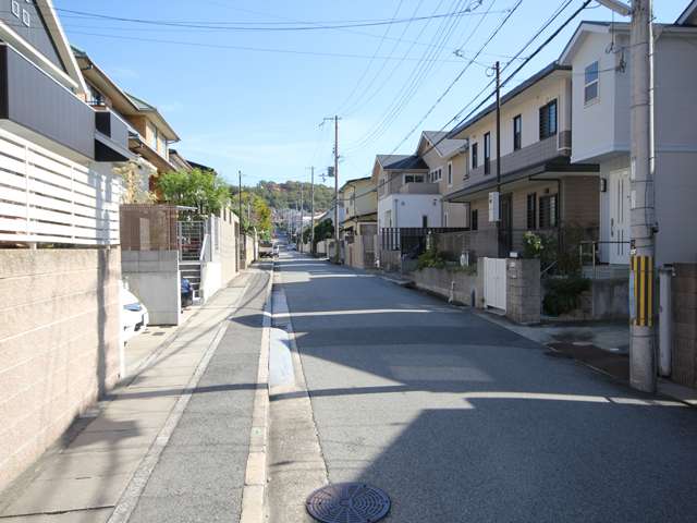 区画が整っており、一戸建てが中心に立ち並び、閑静です。