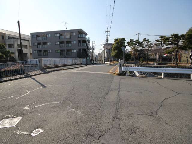 「御影石町3丁目」付近。石屋川沿いは約1.5kmに渡って公園になっています。