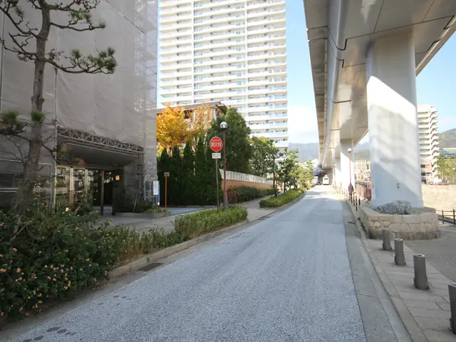 街の東側には住吉川が流れており、川沿いではウォーキングやジョギングなどで体を動かせます。