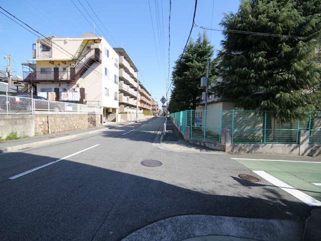 『本山中町1丁目』周辺。一方通行の道が多い区画の整った街です。