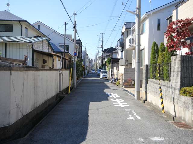 一戸建ての割合多く、建物が低いため、空が広く、開放感のある街です。