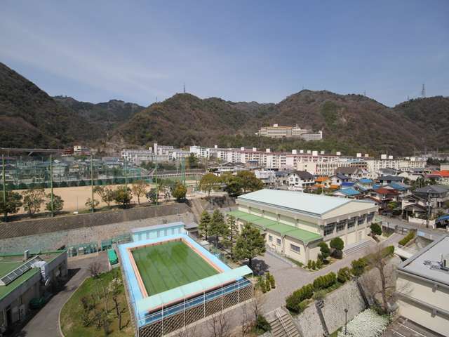 神戸大学から鶴甲4丁目周辺を望む