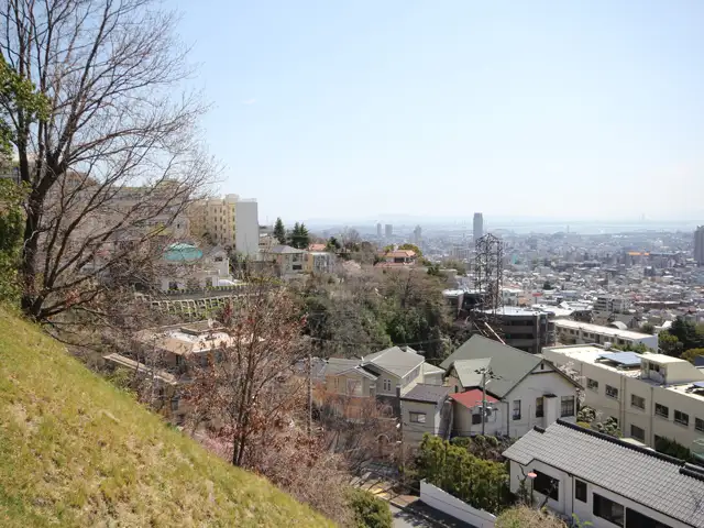 『灘丸山公園』から見た「長峰台」。（前方奥）　六甲山系長峰山の麓にあり、たいへん自然豊かです。