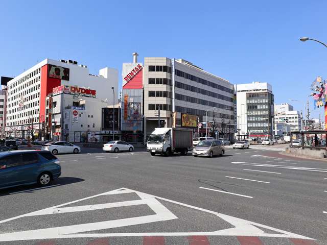 地下鉄「今池」駅の周辺は企業や銀行の支店が集まるオフィス街で、歓楽街も隣接しています。