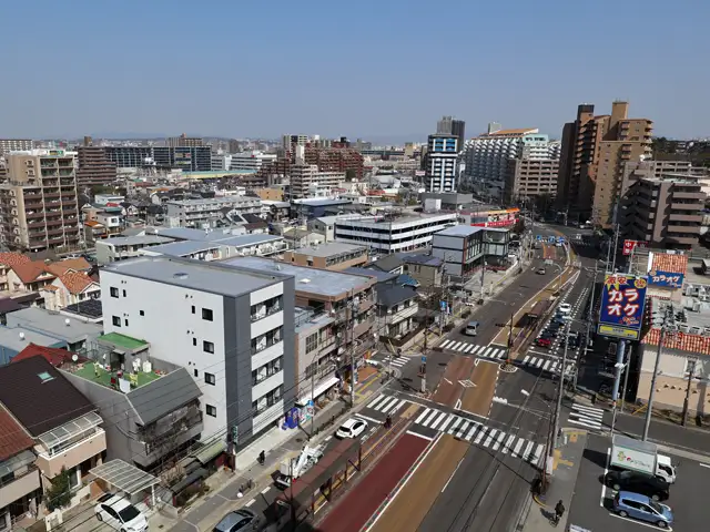 地下鉄「茶屋ヶ坂」駅の開業で、バスロータリーが整備され、マンションの建設も進みました。