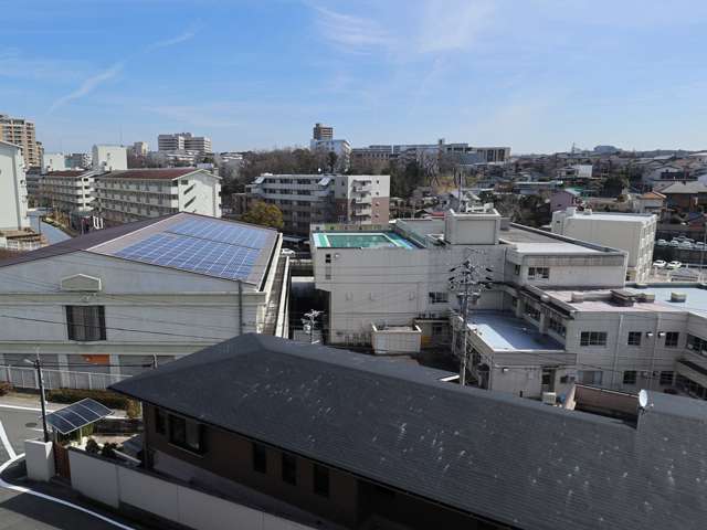 丘陵地に広がる新興住宅地で、様々なところに緑が残されています。