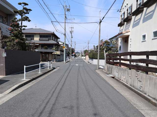 西部の社台は地勢がほぼ平坦で、道幅が広い街路が多いです。