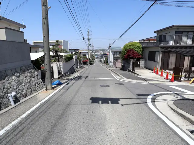 北部の山の手や猪子石は香流川と東山丘陵の間にあり、勾配のある坂道が多いです。