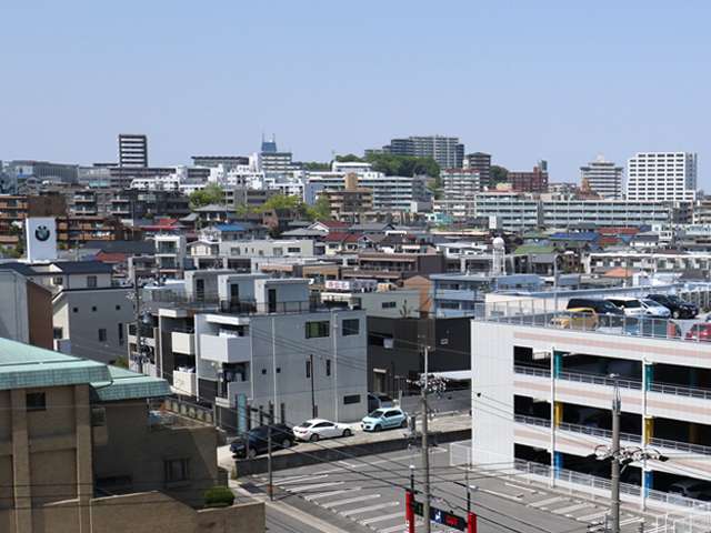エリアの北西部は地下鉄「星ヶ丘」駅から徒歩圏内のところが多く、マンションが多く並んでいます。