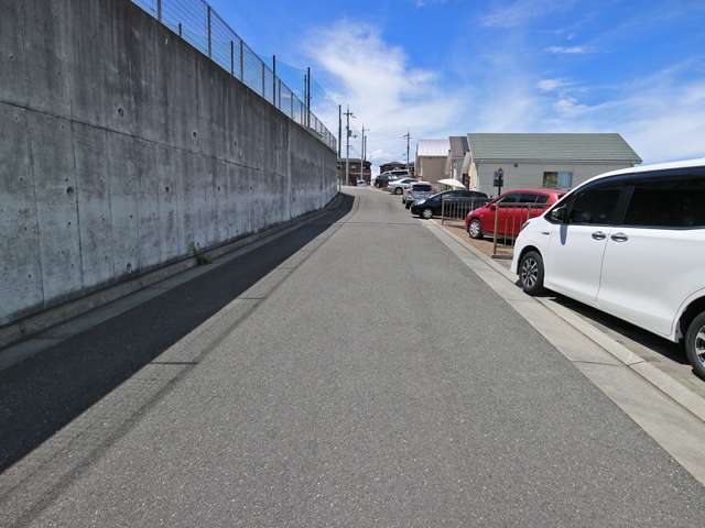 さらに文教地区内にあり、教育環境が充実した立地。高台のため、坂道の多い地形ですが、子育てにぴったりの環境が整った町です。