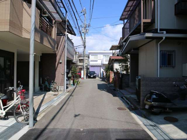 一部入り組んだ場所もありますが、落ち着いた雰囲気の街並みです。