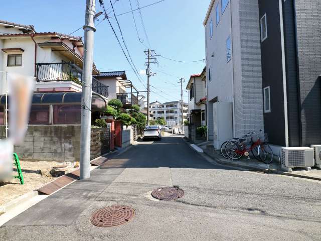 道幅はやや狭いところが多く、入り組んでいますが、地勢は平坦です。