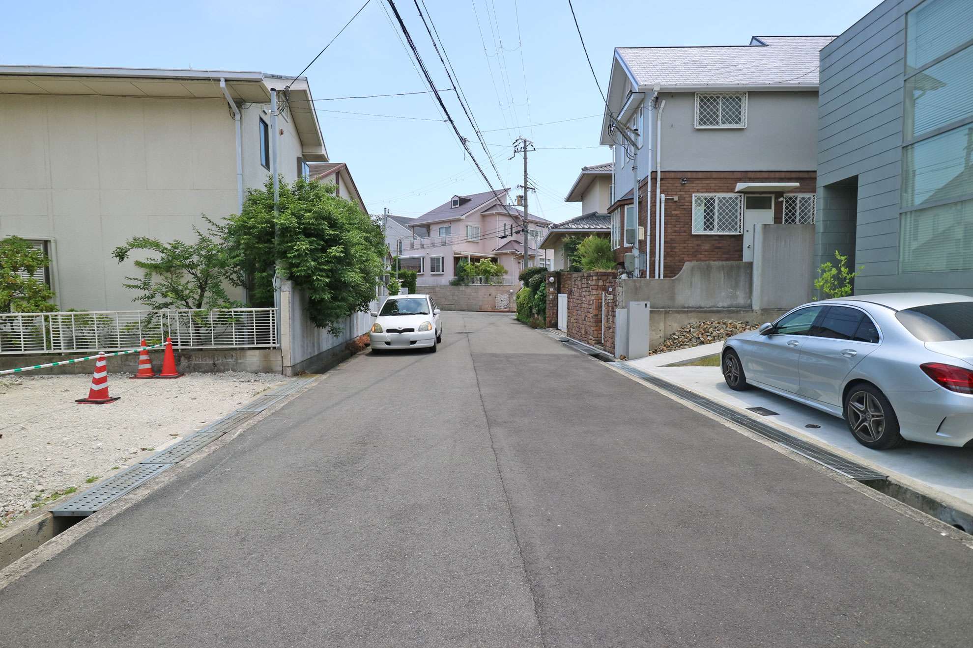 車の通りが少ない閑静な住環境が魅力。