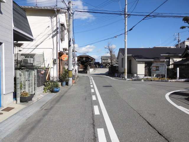 砂州で形成された地形が広がり、地盤はやや弱めですが、土砂災害の恐れはありません。