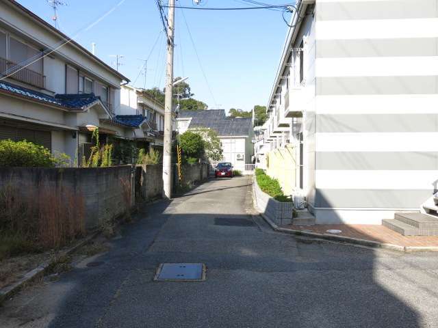 一戸建てやハイツなどが立ち並んでいます。