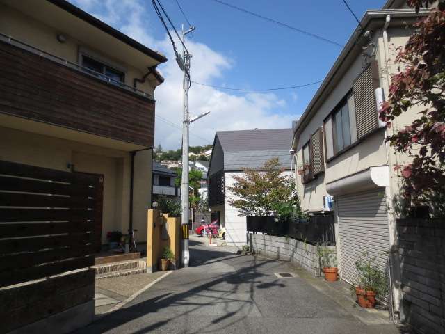 道幅は狭く入り組んでいるところが多いです。