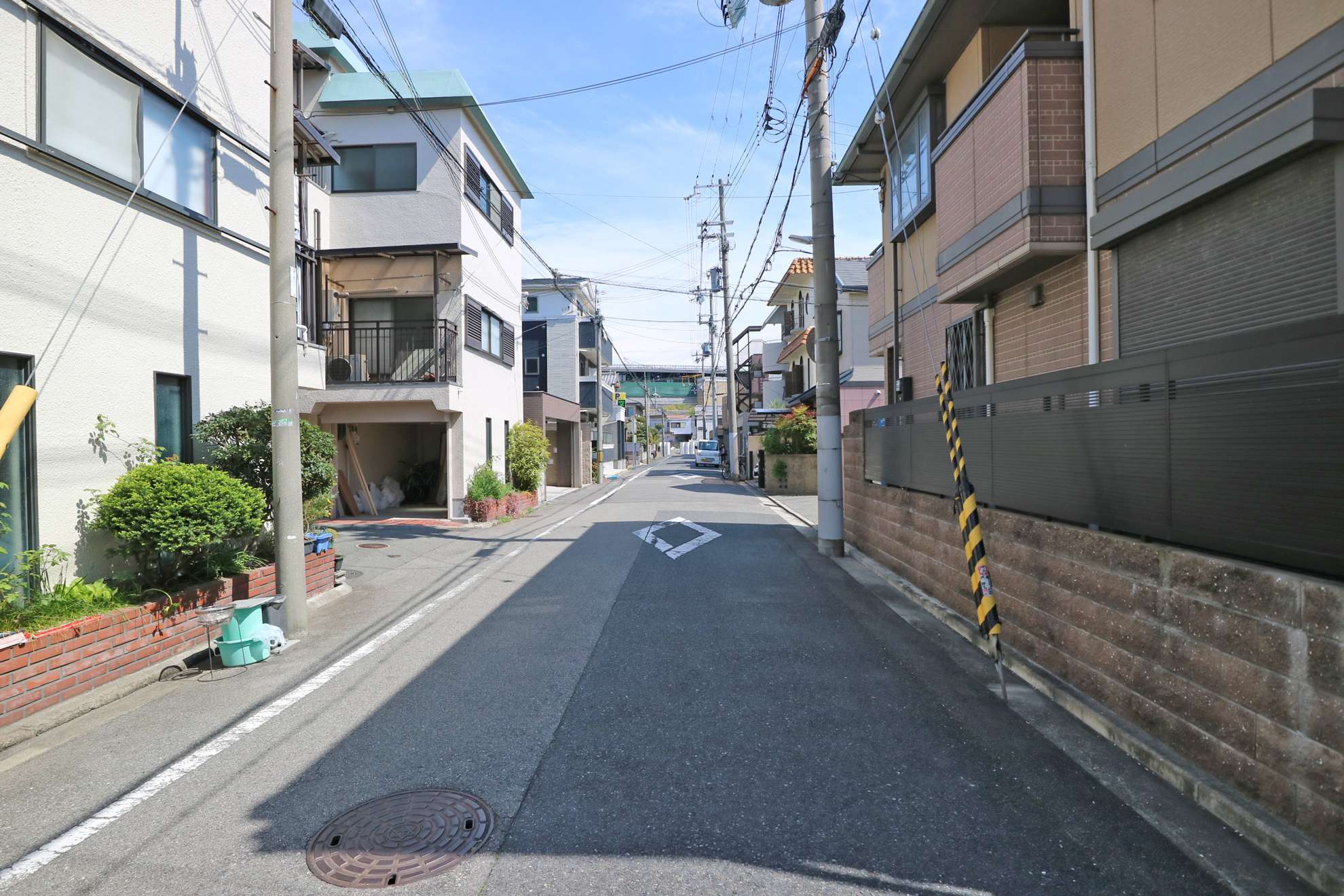 道幅は狭いところもありますが、区画の整ったすっきりとした街並みです。