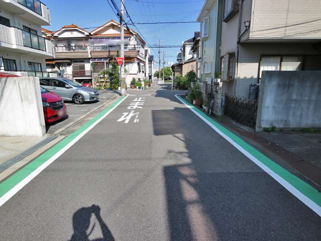 町名の由来は越木岩方面から切り出した石材を船積みするまで置いた仮置場にちなんだ、という説があります。