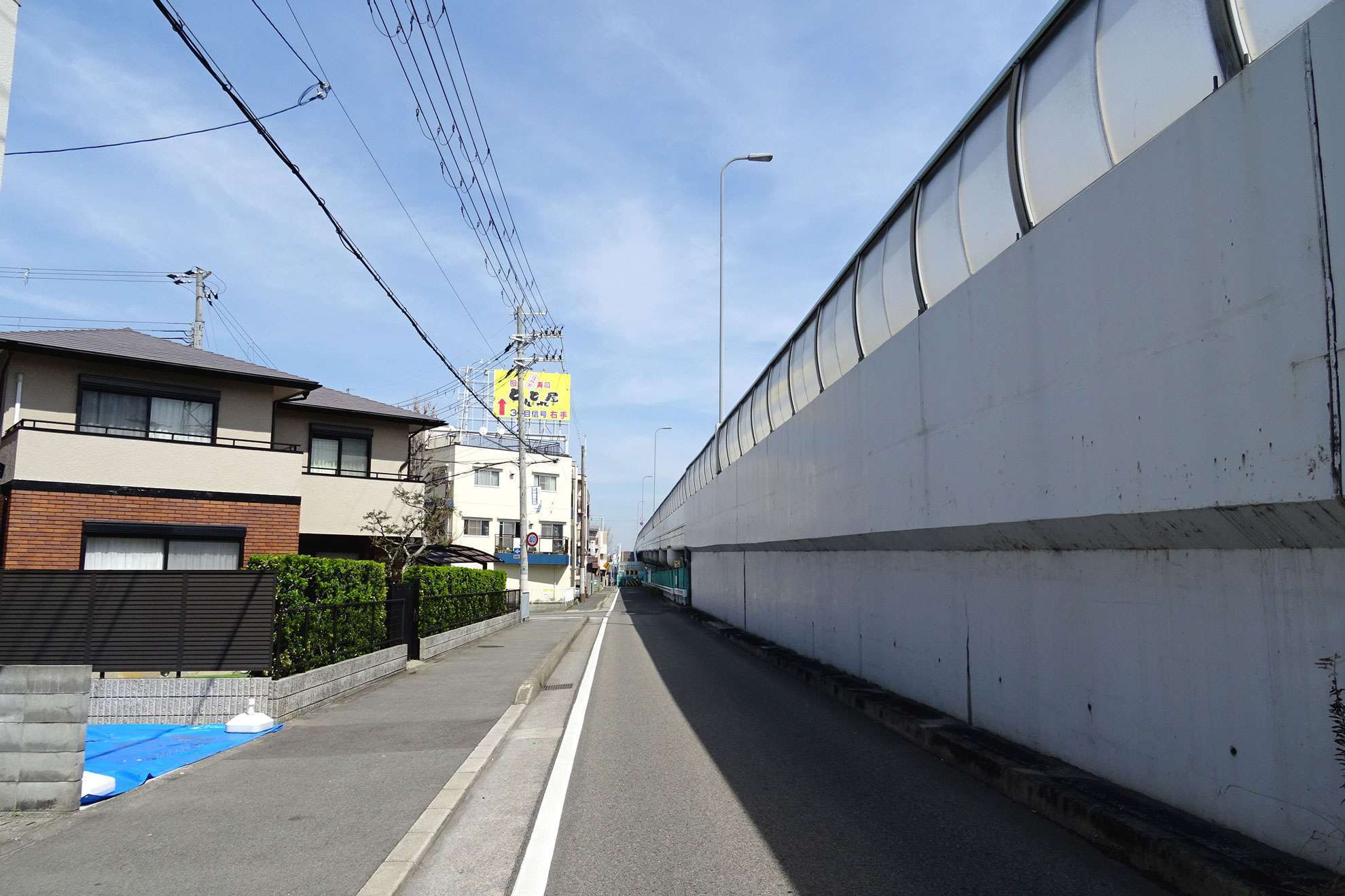 町の南東側は国道171号線に面しています。