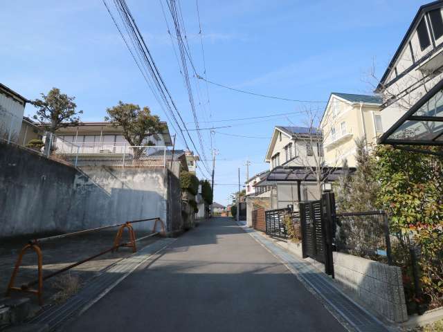 『上甲東園1丁目』は緑豊かな第一種低層住居専用地域内の閑静な住宅地。