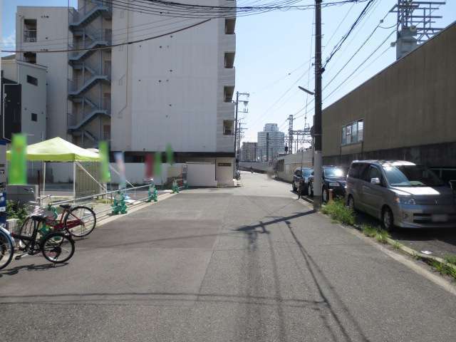 町の南西部を阪神本線が走っています。